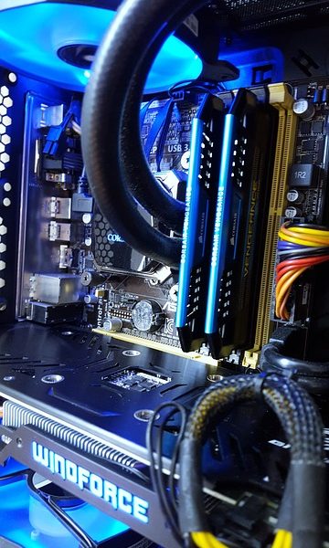 computers-640x480-63605460.jpeg